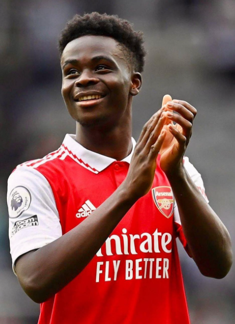 阿森纳球员暖心之举：探访病童，传递爱与力量