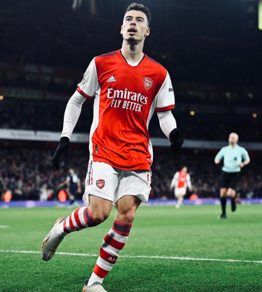 阿森纳球员暖心之举：探访病童，传递爱与力量