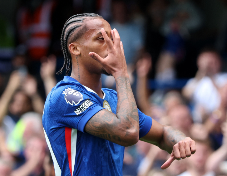 若昂&middot;佩德罗戴帽助切尔西大胜，赛后畅谈梦想与团队力量
