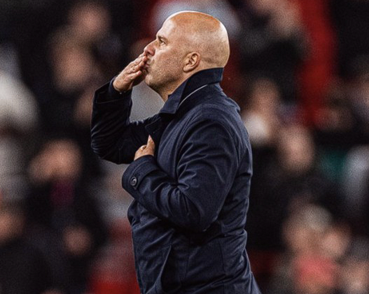 利物浦主帅斯洛特深度剖析：赛季目标、球员表现与压力应对