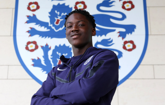 曼联续约双喜临门：梅努与马奎尔续约在即