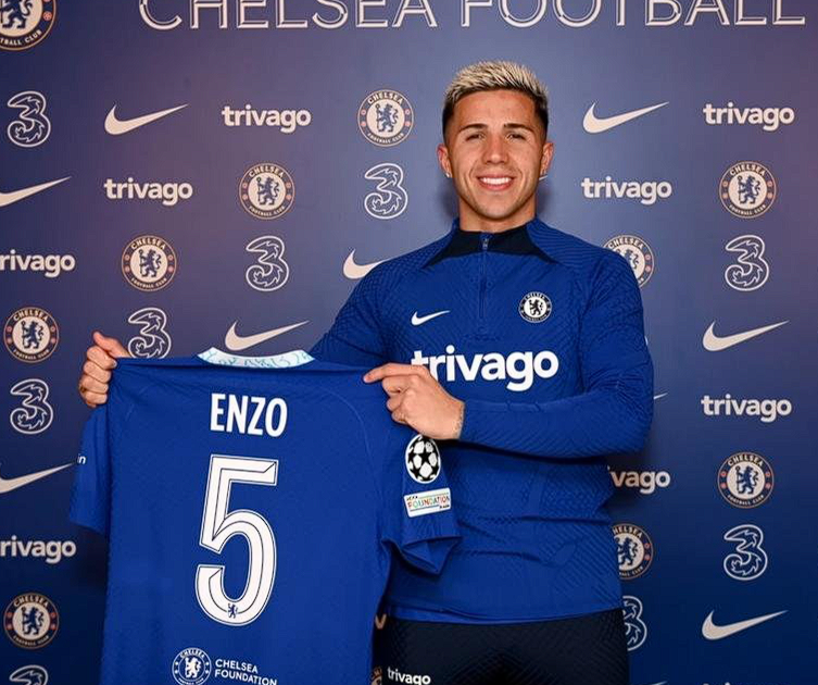 皇马求购恩佐可能性分析：资金与转会策略的双重考量